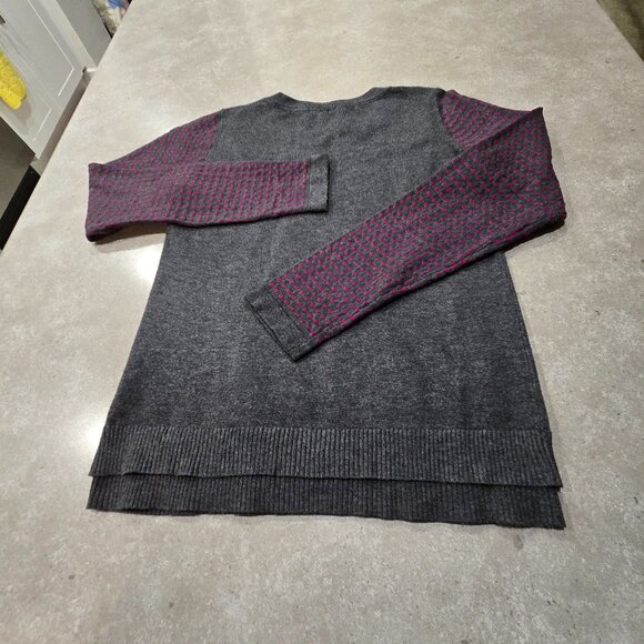 RW & Co. Women's Knit Long Sleeves Top w/Dots - Charcoal Grey/Red - Sze Medium - Picture 3 of 12